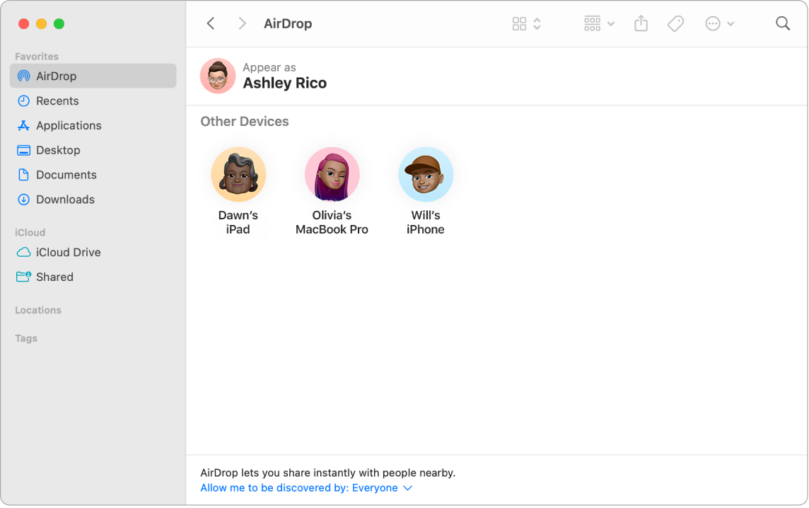 Okno Finderu, v němž je na bočním panelu v části Oblíbené vybrána položka AirDrop