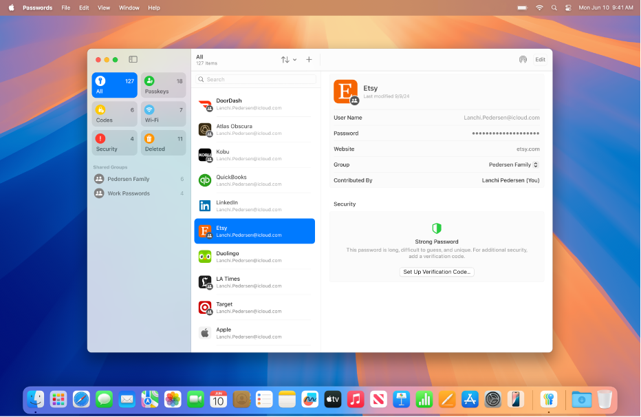 Macデスクトップ。パスワードアプリが表示されています。