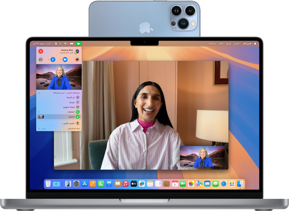 جهاز MacBook Pro يستخدم iPhone ككاميرا ويب ويعرض محادثة فيس تايم.