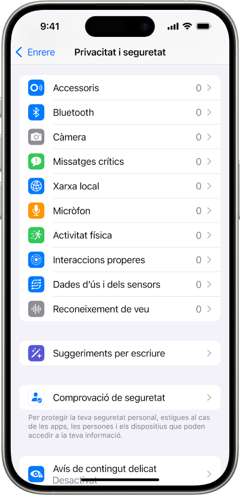 La pantalla “Privacitat i seguretat” mostra la configuració per controlar quines apps poden utilitzar la càmera, el micròfon i altres aspectes de l’iPhone.