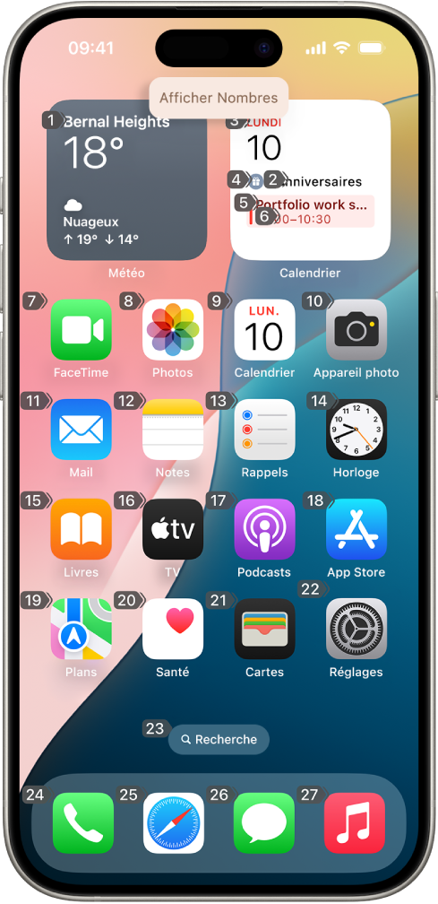 Un iPhone affichant un numéro en regard de chaque élément de l’écran d’accueil. En haut de l’écran, la commande de contrôle vocal « Afficher les numéros » est affichée.
