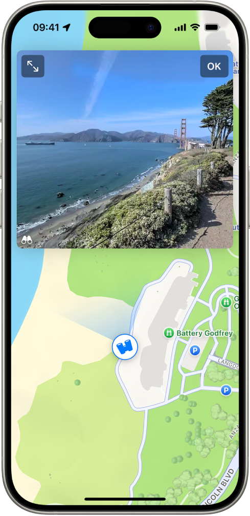 Une vue panoramique à 360° pouvant être déplacée apparaît au-dessus d’un plan de la zone marquée dans l’app Plans. L’icône « Vue à 360° » s’affiche au-dessus des points du plan et est orientée vers la vue.