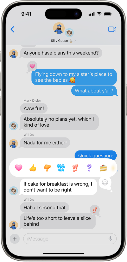 Perbualan dalam app Mesej. Mesej dipilih dan menunjukkan pilihan Tapback yang termasuk emoji.